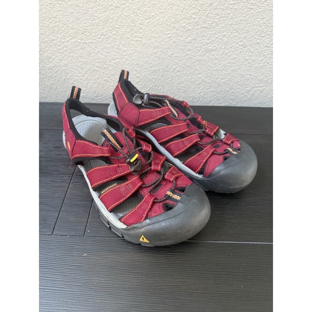 KEEN Newport H2 Women Sport Sandal 9.5 Hiking Water Shoe Red Black Waterproof